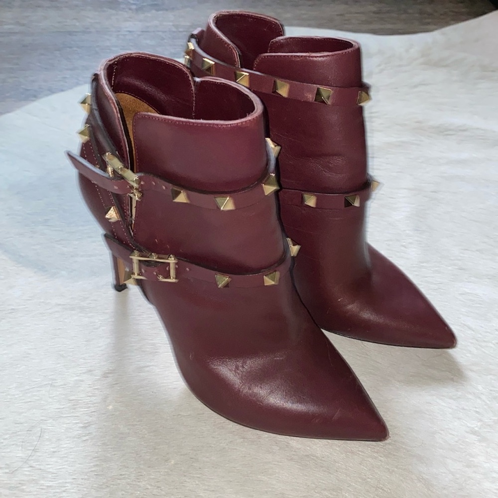 VALENTINO ROCK STUD BOOTIE 37